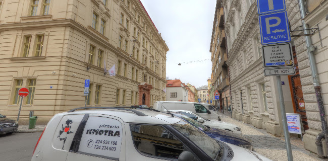 Opinii despre Pizzeria Kmotra Kavárna în Nové Město - Gastronomie a pohostinství