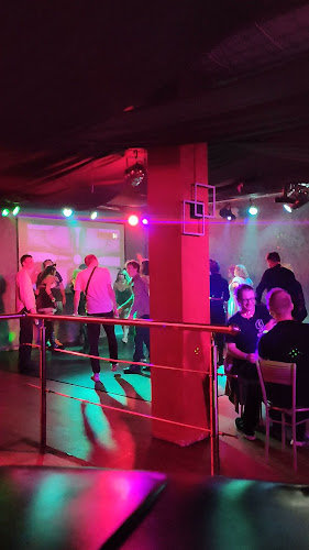 Opinii despre Music bar Bourák în Praha - Gastronomie a pohostinství