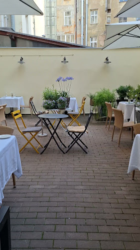 Opinii despre Casa 71 - tapas restaurant & garden în Praha - Gastronomie a pohostinství