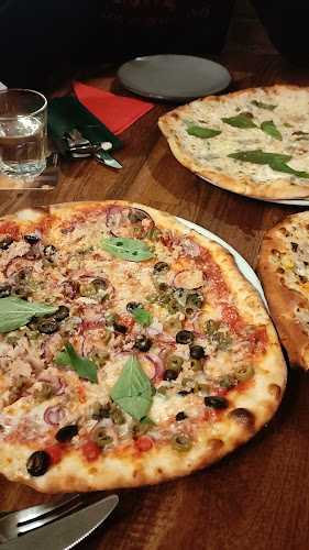 Opinii despre Johnny Pizza Bistro (Takeaway) în Nové Město - Gastronomie a pohostinství