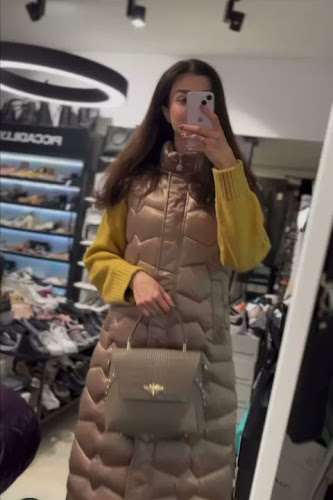 PICCADILLY STORE & CAFFE - Gastronomie a pohostinství