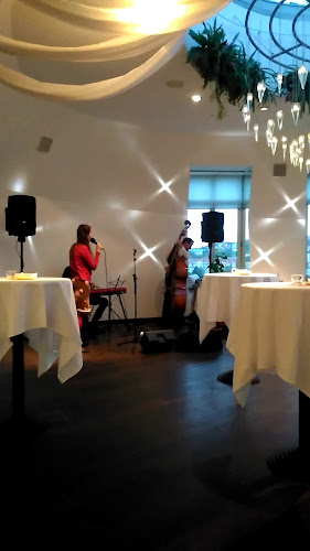 Tančící dům - Ginger & Fred Restaurant - Gastronomie a pohostinství