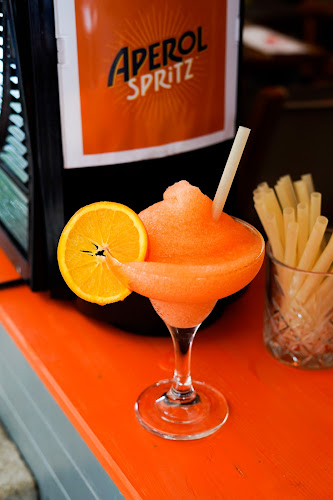 Opinii despre FAT CAT Downtown în Nové Město - Gastronomie a pohostinství