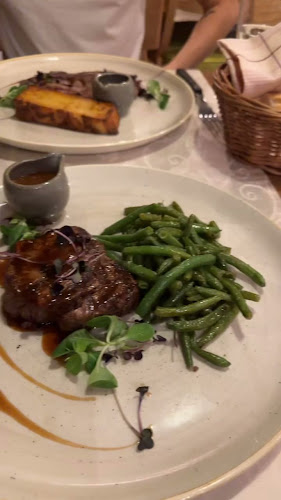 Bílá kráva - steaky a francouzská venkovská kuchyně - Vinohrady