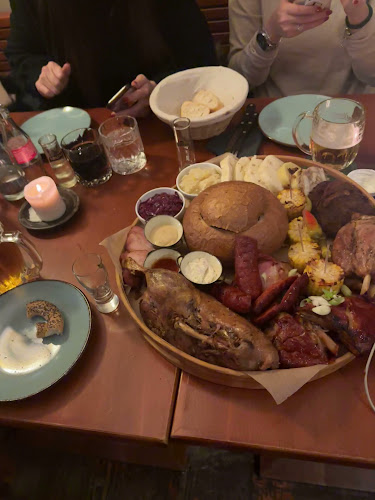 Opinii despre Restaurace Staromáček în Staré Město - Gastronomie a pohostinství