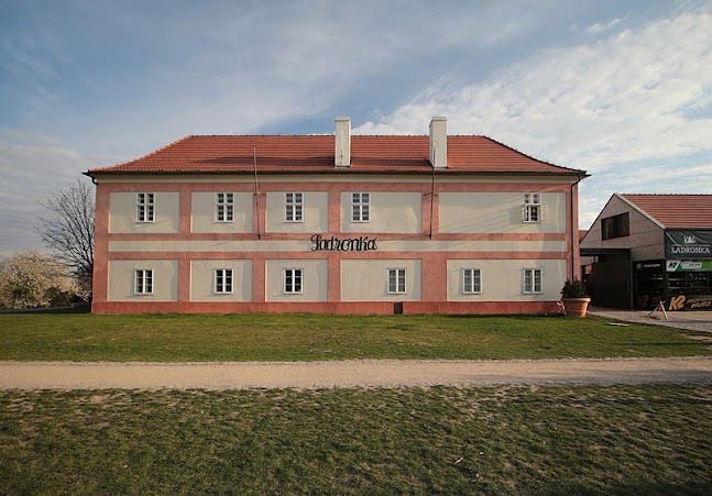 Restaurace a Bowling Usedlost Ladronka - Gastronomie a pohostinství