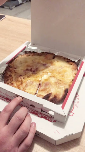 Opinii despre Pizza U Kmotra în Plzeň - Gastronomie a pohostinství