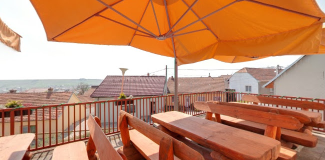 Hradská restaurace - Viničné Šumice