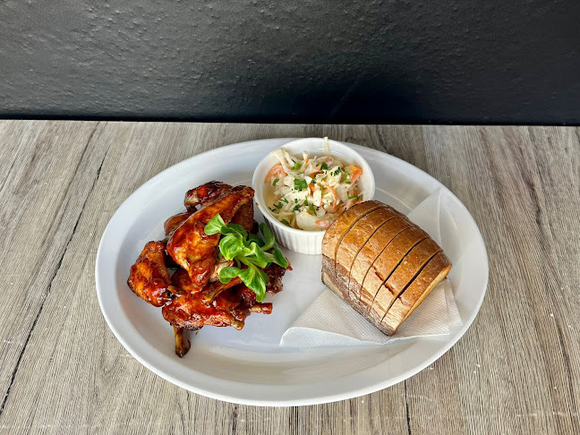 Restaurace a Bowling Usedlost Ladronka - Gastronomie a pohostinství