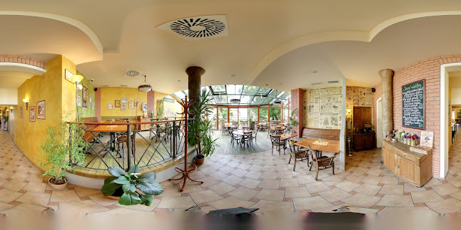 Opinii despre Lavička - Zahradní Restaurace în Praha - Gastronomie a pohostinství