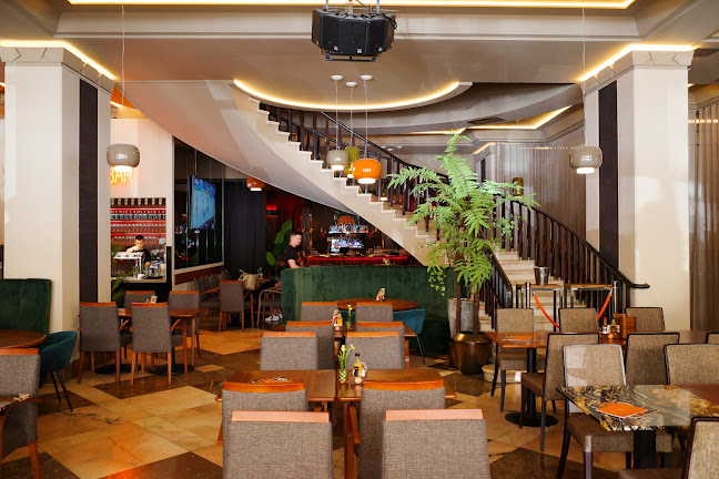 Opinii despre FAT CAT Downtown în Nové Město - Gastronomie a pohostinství