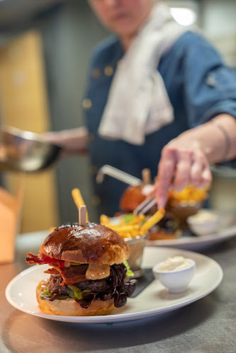 M. Horákové 479/19, 170 00 Praha 7-Holešovice