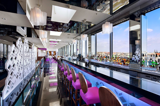 Opinii despre Cloud 9 Sky Bar & Lounge în Karlín - Gastronomie a pohostinství