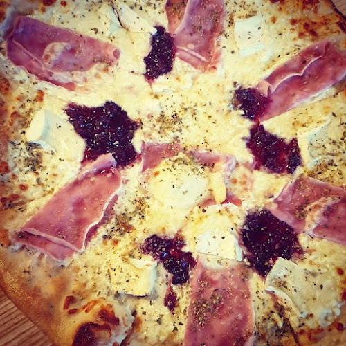 Opinii despre Komín Pub-uzavřeno în Brno - Gastronomie a pohostinství