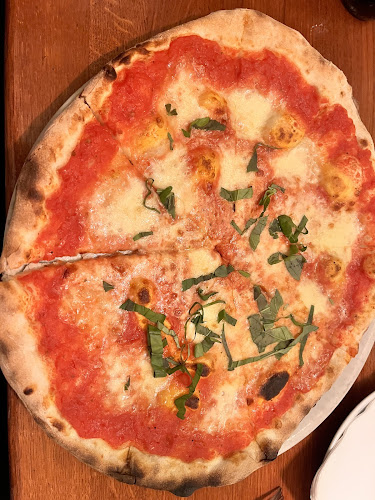 Opinii despre Pizzeria Kmotra Kavárna în Nové Město - Gastronomie a pohostinství