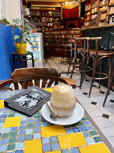 Opinii despre Řehoř Samsa café bar & knihkupectví în Nové Město - Gastronomie a pohostinství