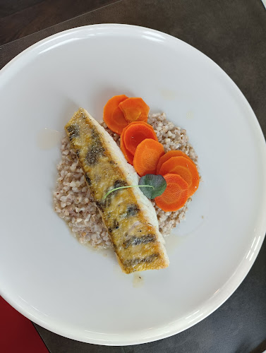 Tančící dům - Ginger & Fred Restaurant - Gastronomie a pohostinství