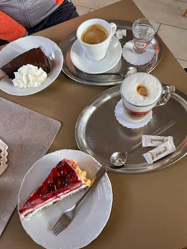 Opinii despre Kavárna Kousek în České Budějovice - Gastronomie a pohostinství