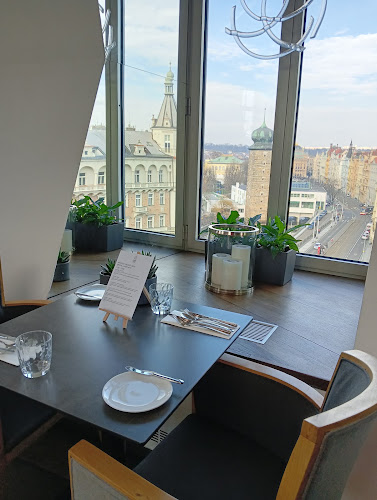 Tančící dům - Ginger & Fred Restaurant - Gastronomie a pohostinství