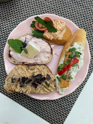 Opinii despre CAFFÉ BY LIN în Ostrov - Gastronomie a pohostinství