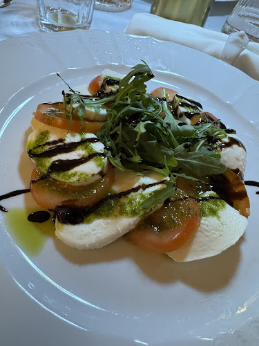 Opinii despre Restaurace Chateau Ctěnice în Praha - Gastronomie a pohostinství