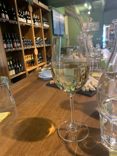 Český archiv vín Dejvice (vinotéka, vinný bar, sýrárna, eshop s vínem) - Gastronomie a pohostinství