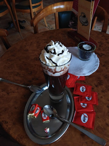 Cukrárna Karolínka - Gastronomie a pohostinství