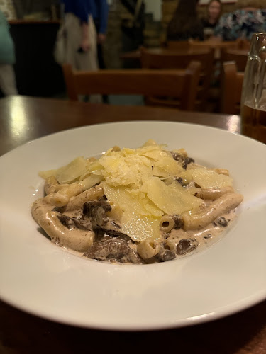 Opinii despre Pizzeria Kmotra Kavárna în Nové Město - Gastronomie a pohostinství