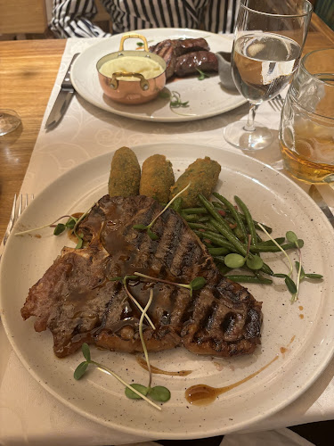 Bílá kráva - steaky a francouzská venkovská kuchyně - Gastronomie a pohostinství