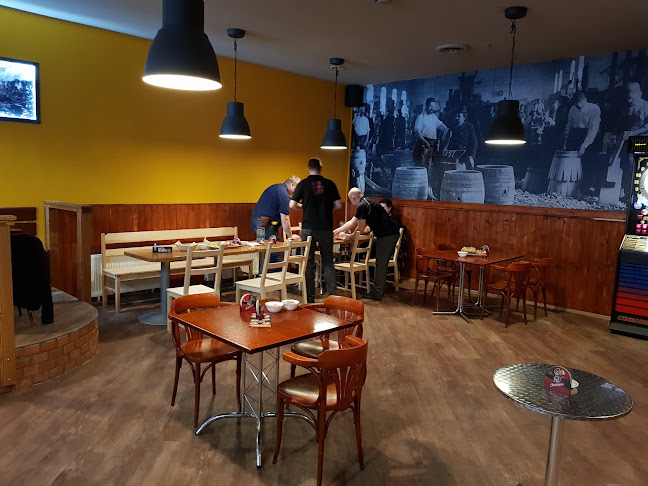Opinii despre Herna Bar Paprsek în Praha - Gastronomie a pohostinství