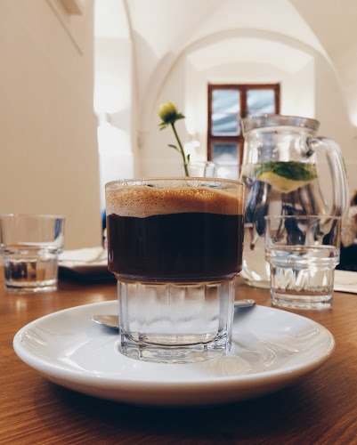 Opinii despre Schovaná Kavárna în Plzeň 3 - Gastronomie a pohostinství
