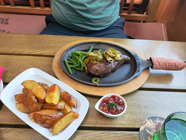 Country Saloon - Gastronomie a pohostinství