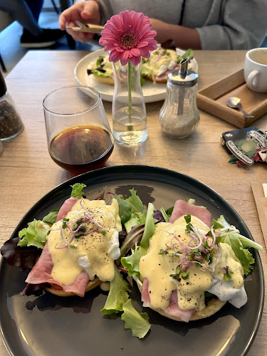 Comentarii opinii despre HUGO kavárna