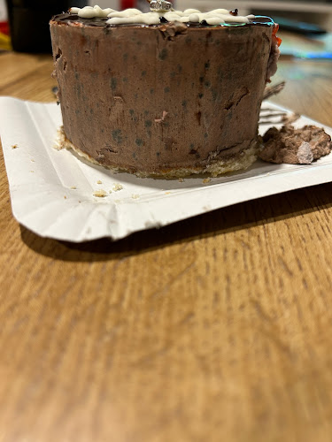 Opinii despre Cukrárna Bologna în Hradec Králové - Gastronomie a pohostinství