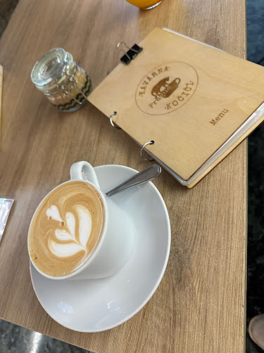 Opinii despre Kavárna Kočičí Praha în Staré Město - Gastronomie a pohostinství