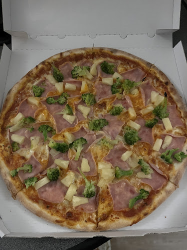 Opinii despre RÉBUS PIZZA în Pardubice - Gastronomie a pohostinství