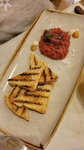 Bílá kráva - steaky a francouzská venkovská kuchyně - Gastronomie a pohostinství