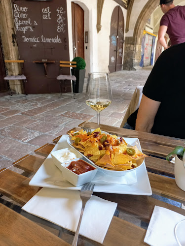 Opinii despre Staropražská galerie în Staré Město - Gastronomie a pohostinství