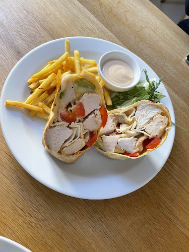 Opinii despre Divadelní restaurace a kavárna Luhačovice în Luhačovice - Gastronomie a pohostinství