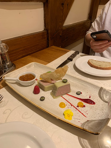 Bílá kráva - steaky a francouzská venkovská kuchyně - Gastronomie a pohostinství