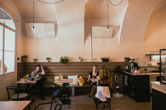 KAFE NAPROTI - Gastronomie a pohostinství