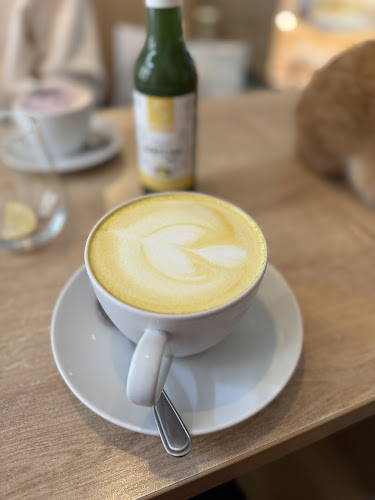 Opinii despre Kavárna Kočičí Praha în Staré Město - Gastronomie a pohostinství