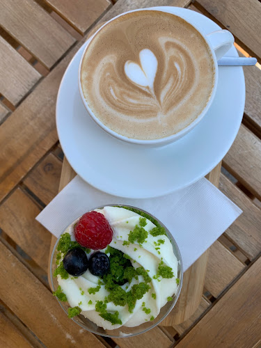 Opinii despre Elian's Coffee House în Praha 9 - Gastronomie a pohostinství