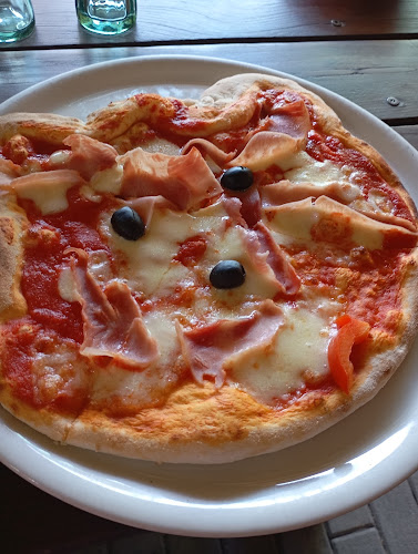 Opinii despre Sport Café Pizzeria în Liberec - Gastronomie a pohostinství