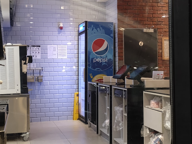 Comentarii opinii despre KFC Praha Kačerov DT