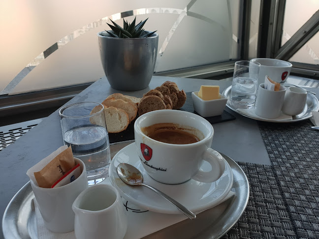 Tančící dům - Ginger & Fred Restaurant - Gastronomie a pohostinství