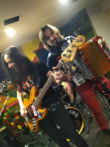 Hudební bar HUHÁČ - Gastronomie a pohostinství