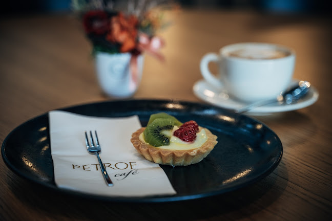 Comentarii opinii despre Petrof Café