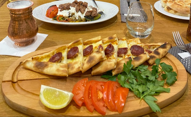 Opinii despre Mangal Restaurant în Nové Město - Gastronomie a pohostinství