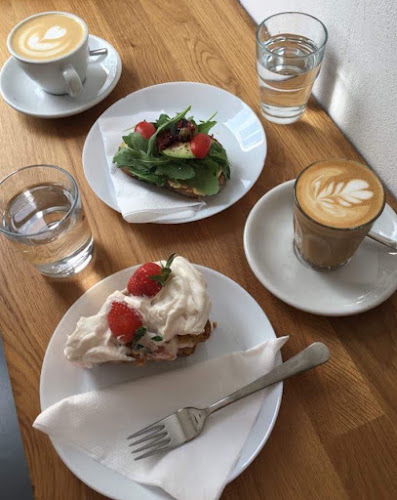 Opinii despre Kafö în Zlín - Gastronomie a pohostinství